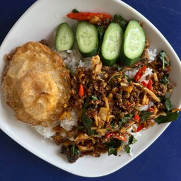 ผัดเผ็ดหนูนาราดข้าว+ไข่ดาว