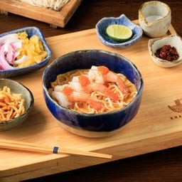 ข้าวซอยเส้นสด กุ้ง และไข่กุ้ง