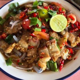 ยำหมูกรอบน้ำปลาร้า