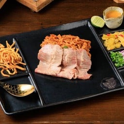 ข้าวซอยผัดแห้งเนื้อใบพาย