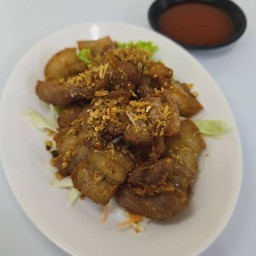 สามชั้นทอดกระเทียม