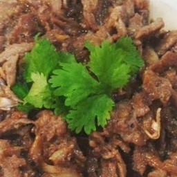 เนื้อกระเทียมพริกไทยราดข้าว