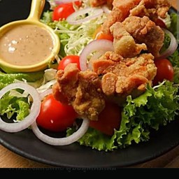 สลัดไก่กรอบ