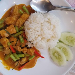 ผััดพริกเเกงหมูชิ้น
