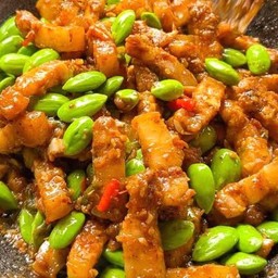 ผัดสะตอพริกแกงสามชั้น ราดข้าว