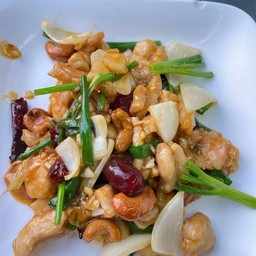 ไก่ผัดเม็ดมะม่วง