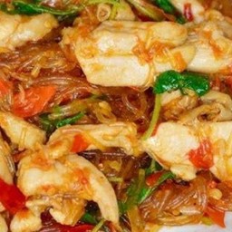 ข้าวหน้ากระเพราไก่ใส่วุ้นเส้น