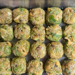 แป้งเปลือยไส้กะหล่ำปลีคลุกเห็ดหกลูก