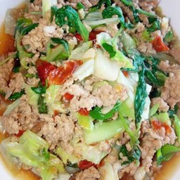 ข้าวหน้ากระเพรากะหล่ำปลีหมูสับ