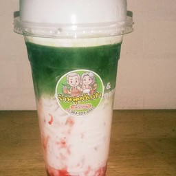 ชาเขียวสตรอเบอรี่นมสด