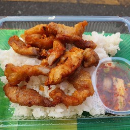 ข้าวสวย สันคอหมูทอด (มันน้อย)