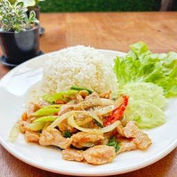 ข้าวราดผัดพริกหยวก (เลือกวัตถุดิบได้)