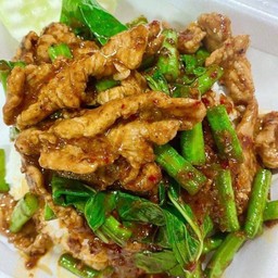 ข้าวผัดพริกแกง