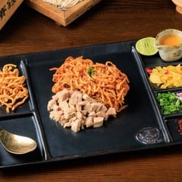 ข้าวซอยผัดแห้งหมูตุ๋น