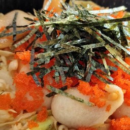 มาม่าต้มยำแห้งไข่กุ้ง+ไส้กรอกรมควัน