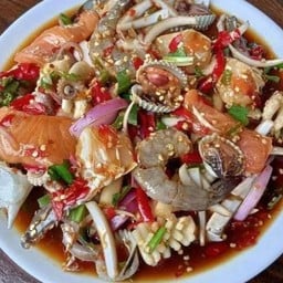 ตำ รวมทะเล ( ใส่ตามวัสถุดิบ ที่ร้านมี )