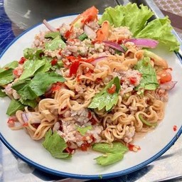 ยำ มาม่า หมูสับ