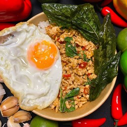 [อร่อยซ่ากับโค้ก] Holy basil ground chicken with rice +Thai Sunny side up +  โค้ก ออริจินัล (กระป๋อง) + โค้ก ไม่มีน้ำตาล (กระป๋อง) 