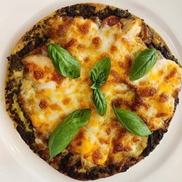 [อร่อยซ่ากับโค้ก] Chicken Pesto Pizza +  โค้ก ออริจินัล (กระป๋อง) + โค้ก ไม่มีน้ำตาล (กระป๋อง)