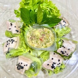 เมี่ยงหมูสามชั้นกับน้ำจิ้มรสจัดจ้าน