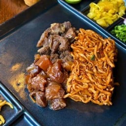 ข้าวซอยผัดแห้งเนื้อตุ๋น และเอ็นตุ๋น