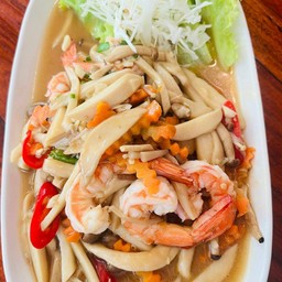 ผัดเห็ดสามอย่างกุ้งสด