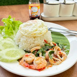 ข้าวราดผัดกระเพรา