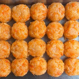 แป้งเปลือยไส้มันแกวกุ้งแห้งทรงเครื่องหกลูก