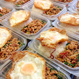 กระเพราหมูสับไข่ดาว