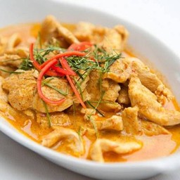 พะแนงหมูหรือไก่ Pork or Chicken Red Curry