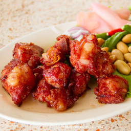 แหนมซี่โครงหมูทอด