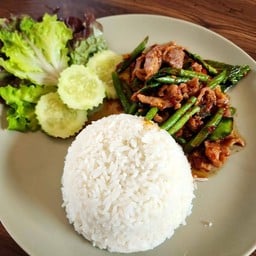 หมูผัดพริกแกงราดข้าว