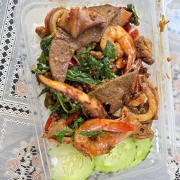 ข้าวราดกระเพรารวมมิตร