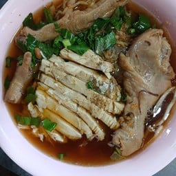 กิ๊ฟเอสเตี๊ยวไก่มะระบุ๊ฟเฟ่&ข้าวขาหมู