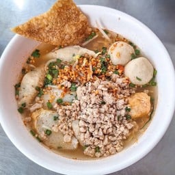 ก๋วยเตี๋ยว ปลา + หมูสับ  ต้มยำน้ำใส (ต้มยำปลา)