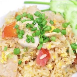 ข้าวผัดหมูพิเศษ