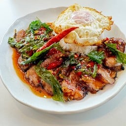 กระเพราซูวีพิคานญ่าสเต็กไข่ดาว