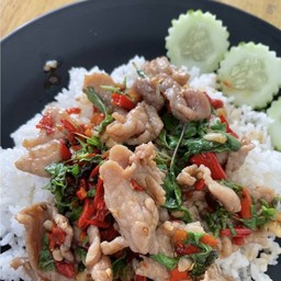 กะเพราหมูพิเศษ