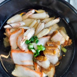 เกี๊ยวหมูแดงหมูกรอบปู