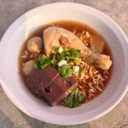 ก๋วยเตี๋ยวไก่ตุ๋น(เซียนเตี๋ยว)