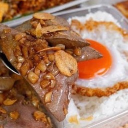 ตับหมูกระเทียม ฟรีไข่ดาว