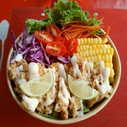 สลัดไก่กรอบซอสมะนาว