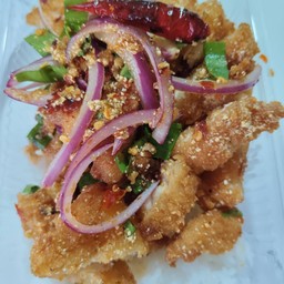 ยำไก่กรอบ