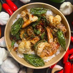 ข้าวผัดกะเพรากุ้งขาว (กุ้งขาวสด 5 ตัว)