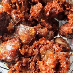 ข้าวเหนียว หมูทอด+ เครื่องใน