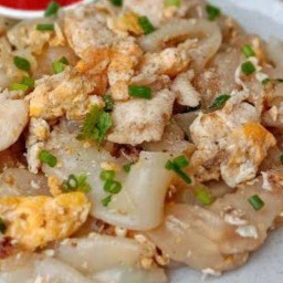 เฮ้ย เตี๋ยวคั่วไก่ สูตรคุณยาย คูคต