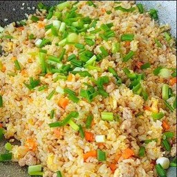 ข้าวผัดหมูสับ