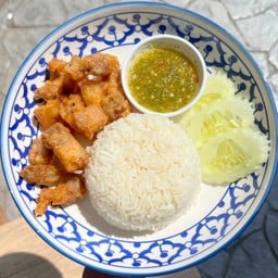 ข้าวหมูสามชั้น ทอดน้ำปลา