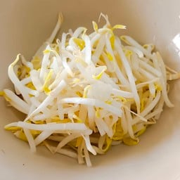 ถั่วงอกลวก