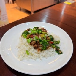 ข้าวราดคะน้าปลาเค็ม